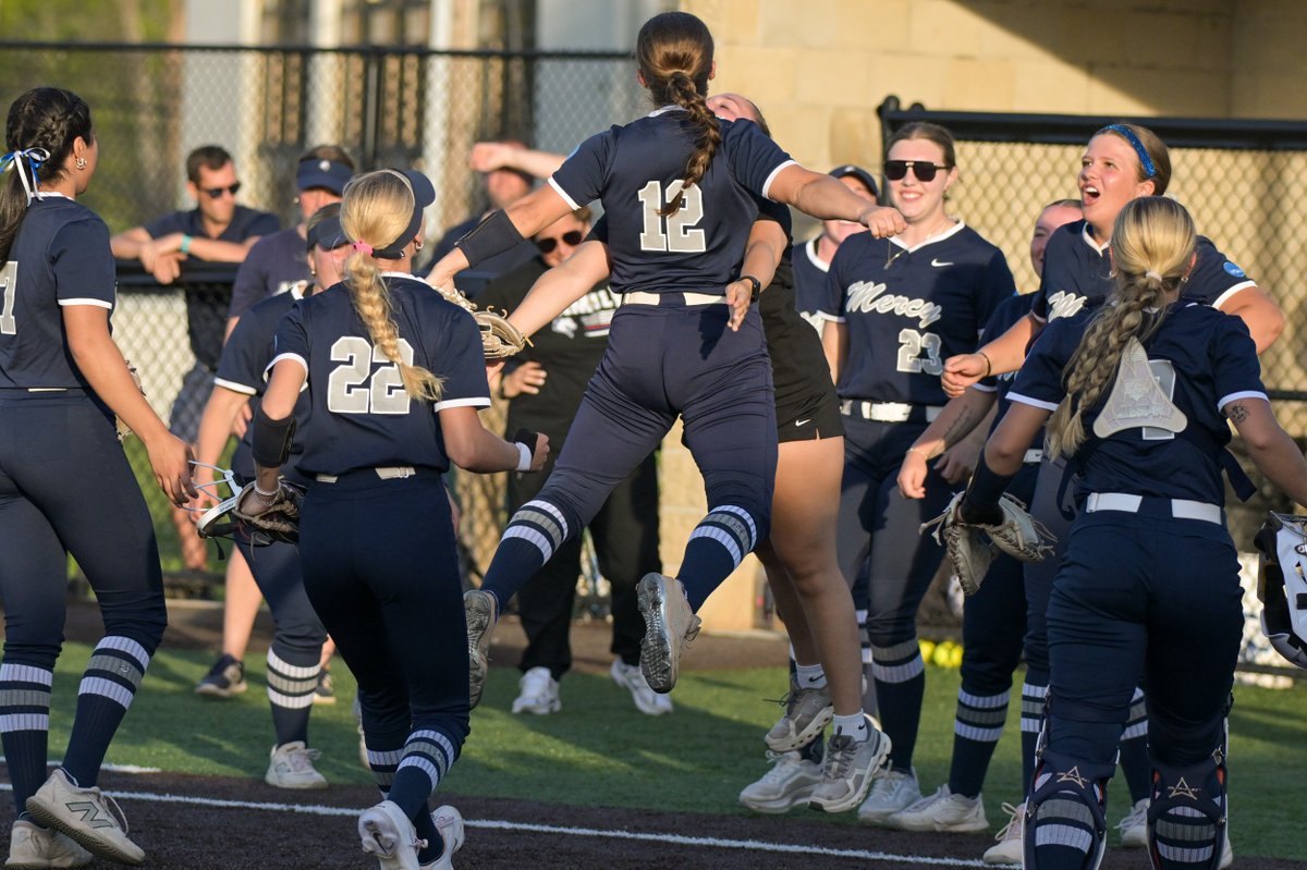 MercyMavericks's tweet photo. Check out photos from Softball's NCAA Tournament win over Franklin Pierce yesterday that sent the Mavs to the East Region Final for the first time in program history! 🔥🥎

📸: Jim Stankiewicz

The Mavs are back in action today at 11 a.m. taking on Assumption @ Franklin Pierce. https://t.co/UUdXrjNXmF