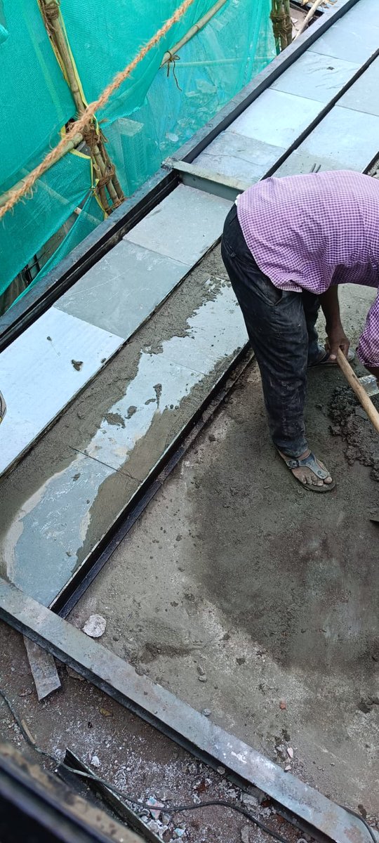 Faim1990Q's tweet photo. Null Bazar, Bora Street M - 400003 Bldg No. 11, Landords are constructing illegal structure &amp; closing my ventilation &amp;saying we are having a link big big people kind take a strict action immediately @CPMumbaiPolice @Dev_Fadnavis @mieknathshinde @mybmc @mybmcWardC @mlaAminPatel https://t.co/pEN9gNaYkx