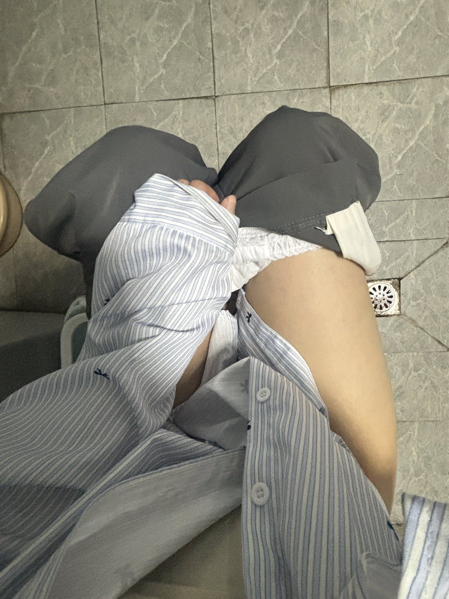 卖萌被肘击 tweet media