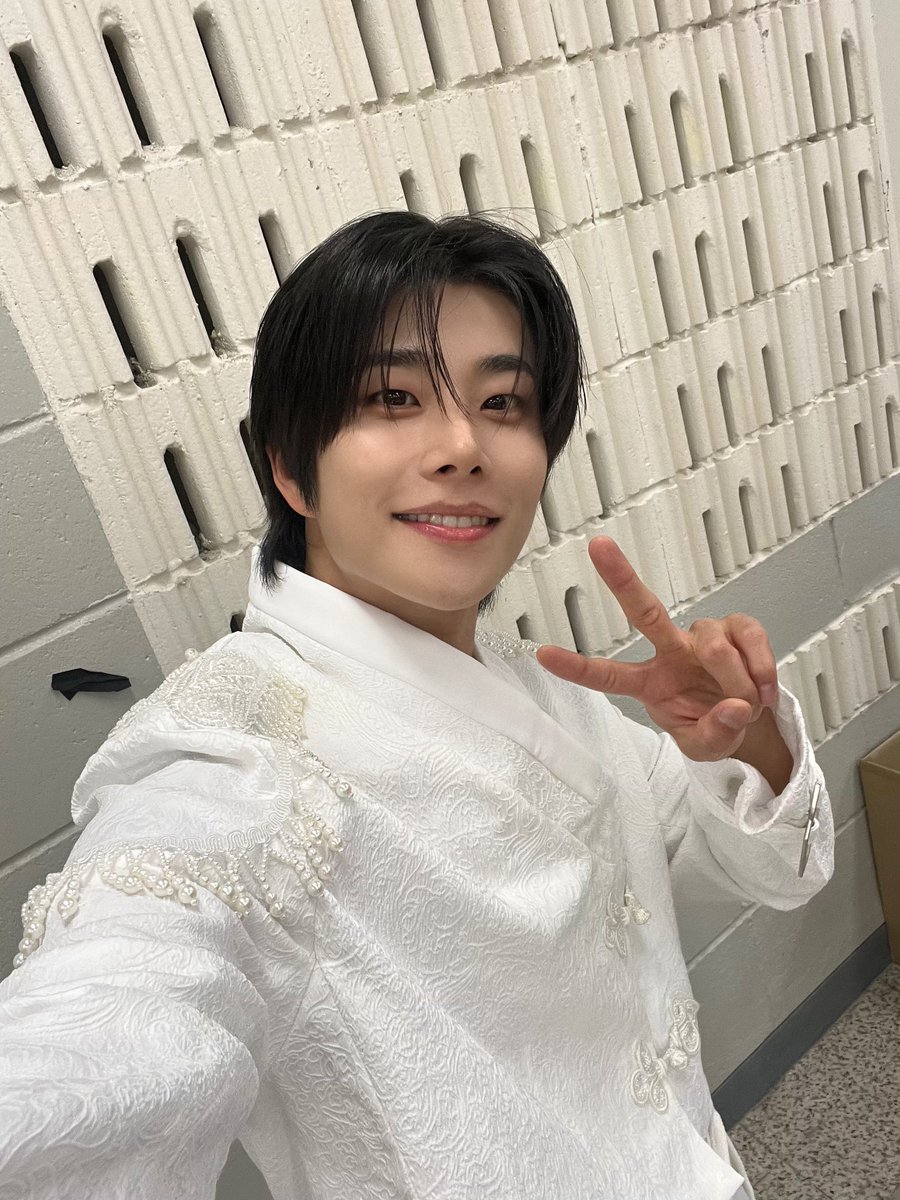 MJ OFFICIAL tweet media