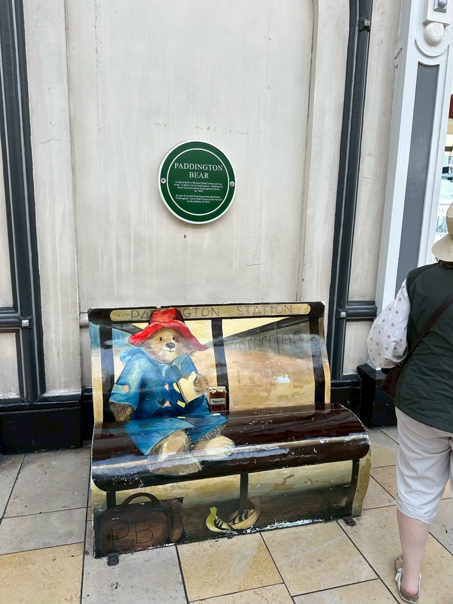 tabi_mami's tweet photo. 初めてのおつかいinLondon🇬🇧
パディントン駅去年行ったなー懐かしい。駅に大きなパディントンショップもあってかわいかった❣️ロンドンまた行きたいなー！ https://t.co/miVhgd1etT