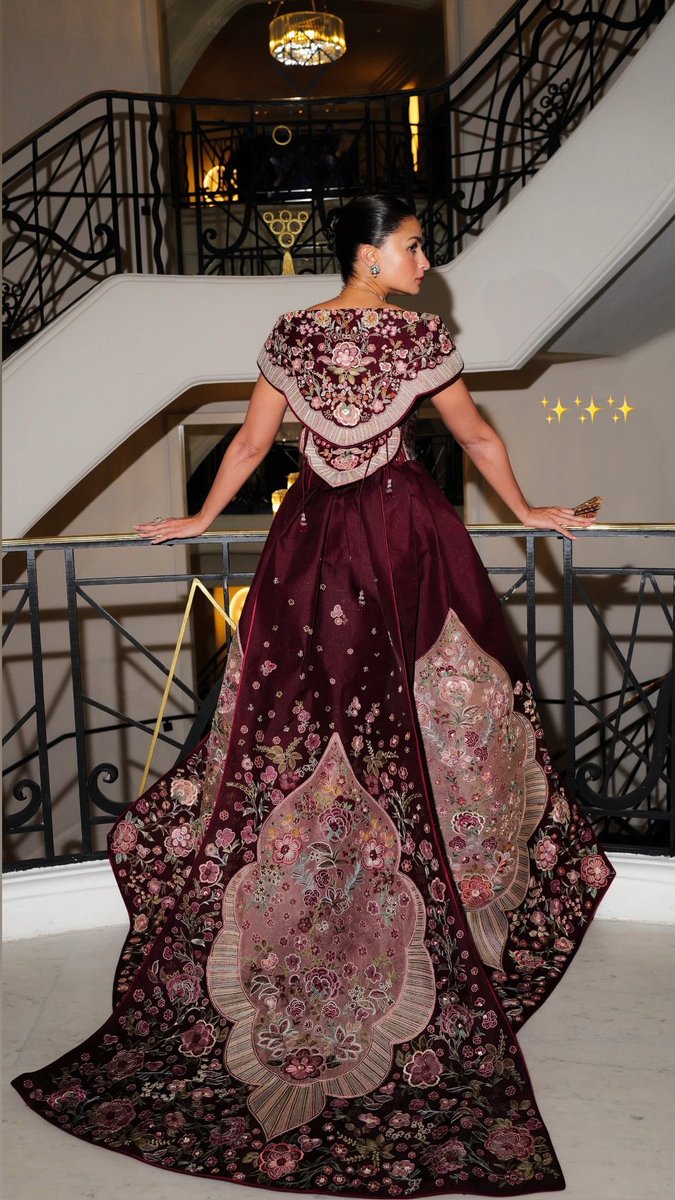 bhattsupremacy's tweet photo. i am obsessed with these details in this dress https://t.co/P8bvVyDORa
