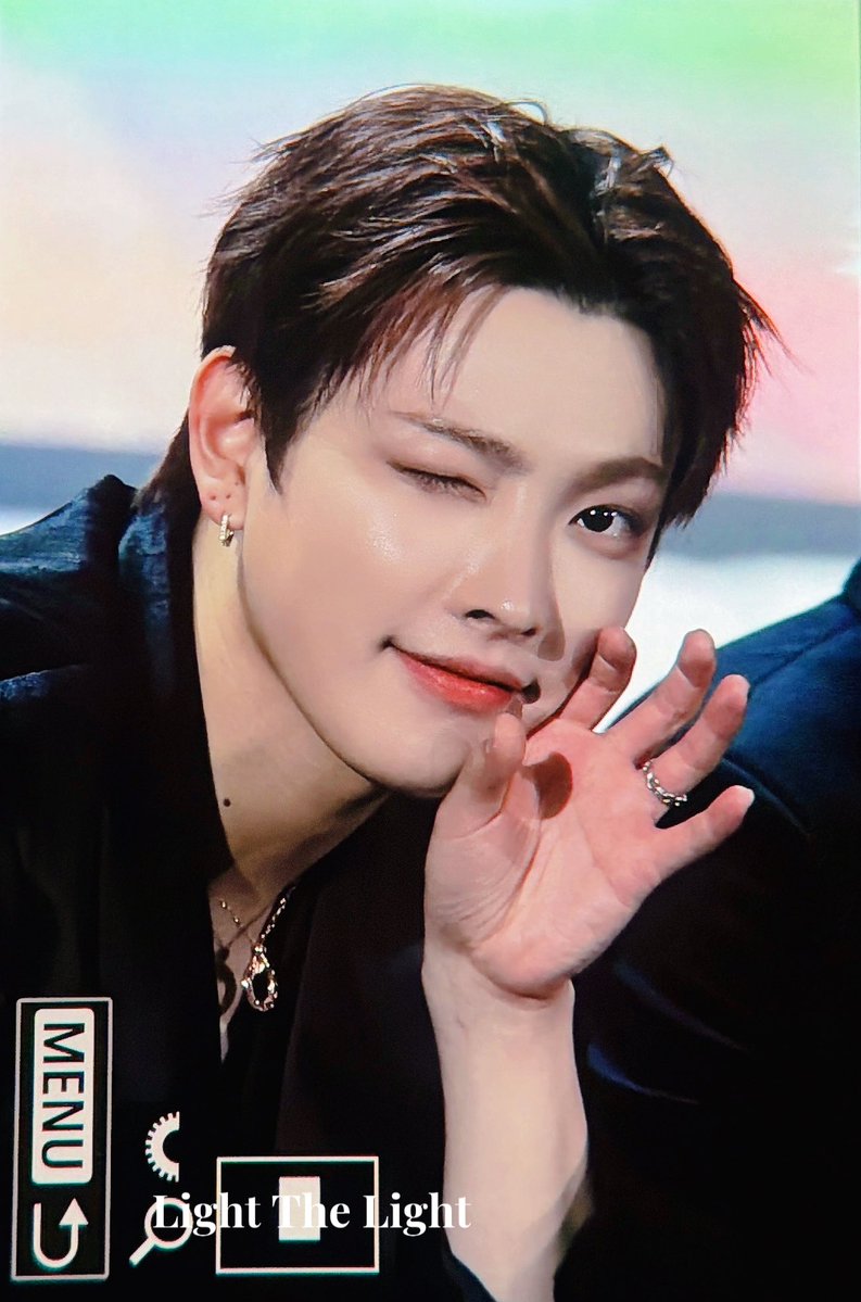 𝑳𝒊𝒈𝒉𝒕 𝒕𝒉𝒆 𝑳𝒊𝒈𝒉𝒕 tweet media