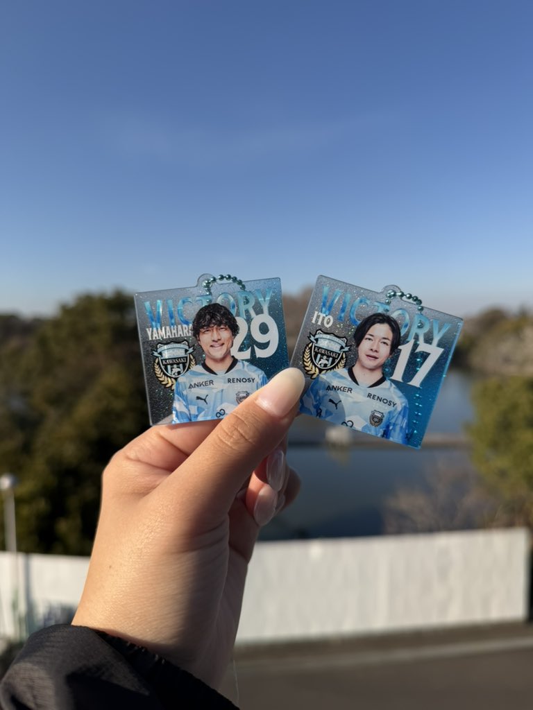 frontale_staff's tweet photo. 🎉ホームゲーム勝利時限定ガチャ🎉

本日の町田戦に勝利いたしましたので、ただいまより「26（ガチャ）勝利時限定ラメアクリルキーホルダー」 を販売開始いたします🔥🔥🔥

ぜひお帰りの前に、回してみてはいかがでしょうか‼︎👀

🏟️販売場所🏟️
場外：フロンパーク（メインスタンド前広場内「ガチャ風呂」）
場内：Bandieraゲート階段上横

【アズーロ・ネロ】 #frontale
