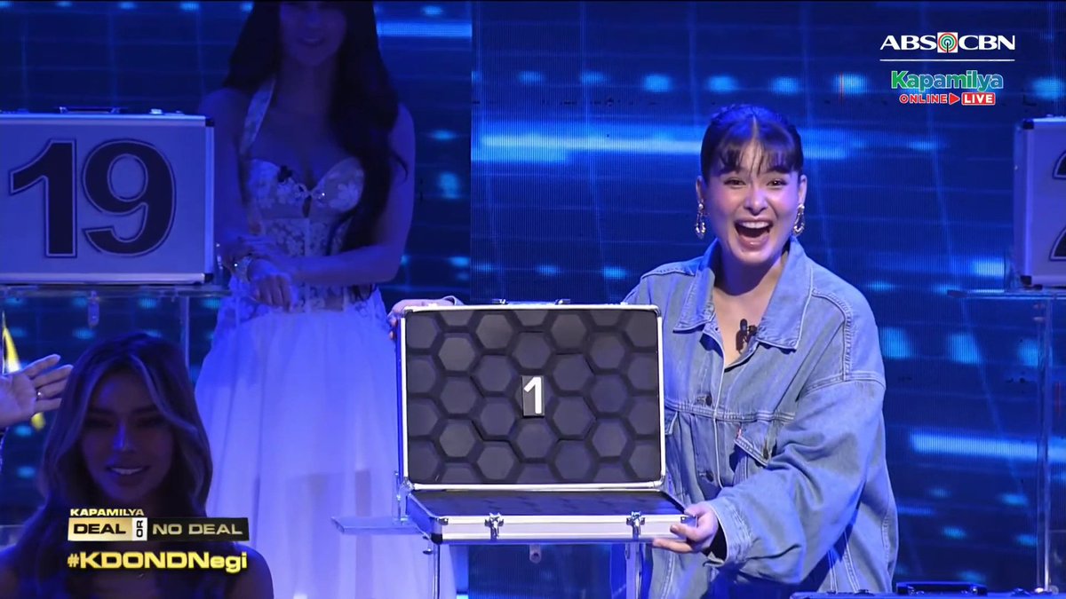 AthenaTgp's tweet photo. Ang saya ng long playing n sigaw niya. HAHAHA

#AnjSalvacion
#KDOND 

#KDONDNegi
#KapamilyaDealorNoDeal https://t.co/XL2AXl8rRk
