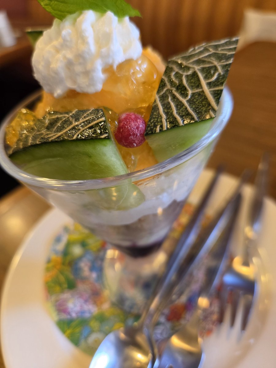 aki_1026's tweet photo. ロイヤルホストにメロンバフェを食べに行ったら北海道フェア https://t.co/ghsrbaSztD