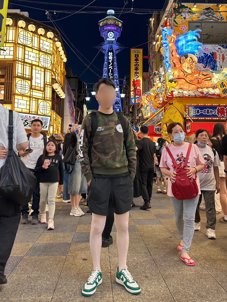 li_pman's tweet photo. 今天就是你了，油亮白色絲襪。逛逛大阪通天閣。
#mantyhose #manintights #maninpantyhose #whiteyights #白褲襪 #大阪 https://t.co/cYB4MPuGNR