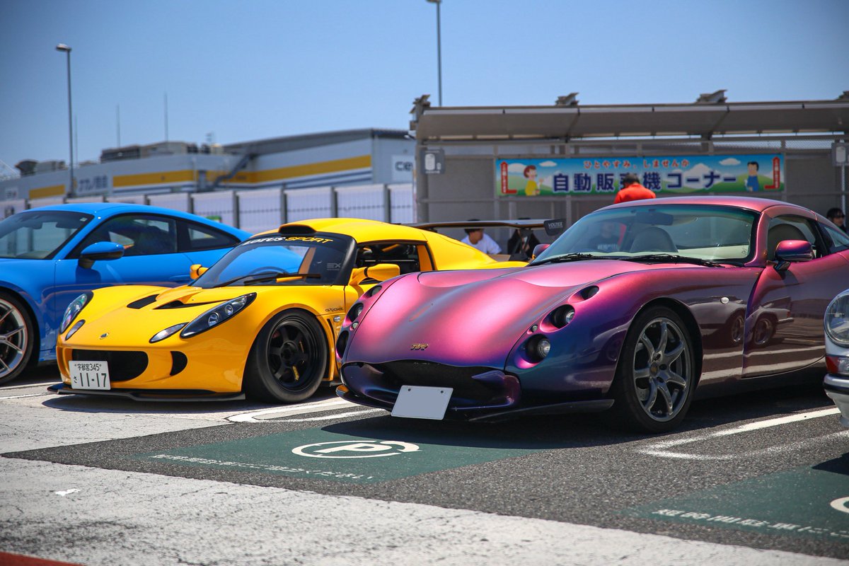 SPiCa_S660's tweet photo. TVR タスカン "Speed 6"
見せていただきました。
普通な部分はタイヤが4つ付いてる所だけってくらい面白いクルマ！！
イギリス車ってどうしてこんなにも狂っているのか🤔🤔

りぽさん早朝からありがとうございました🙏 https://t.co/KjgsYlIgs6