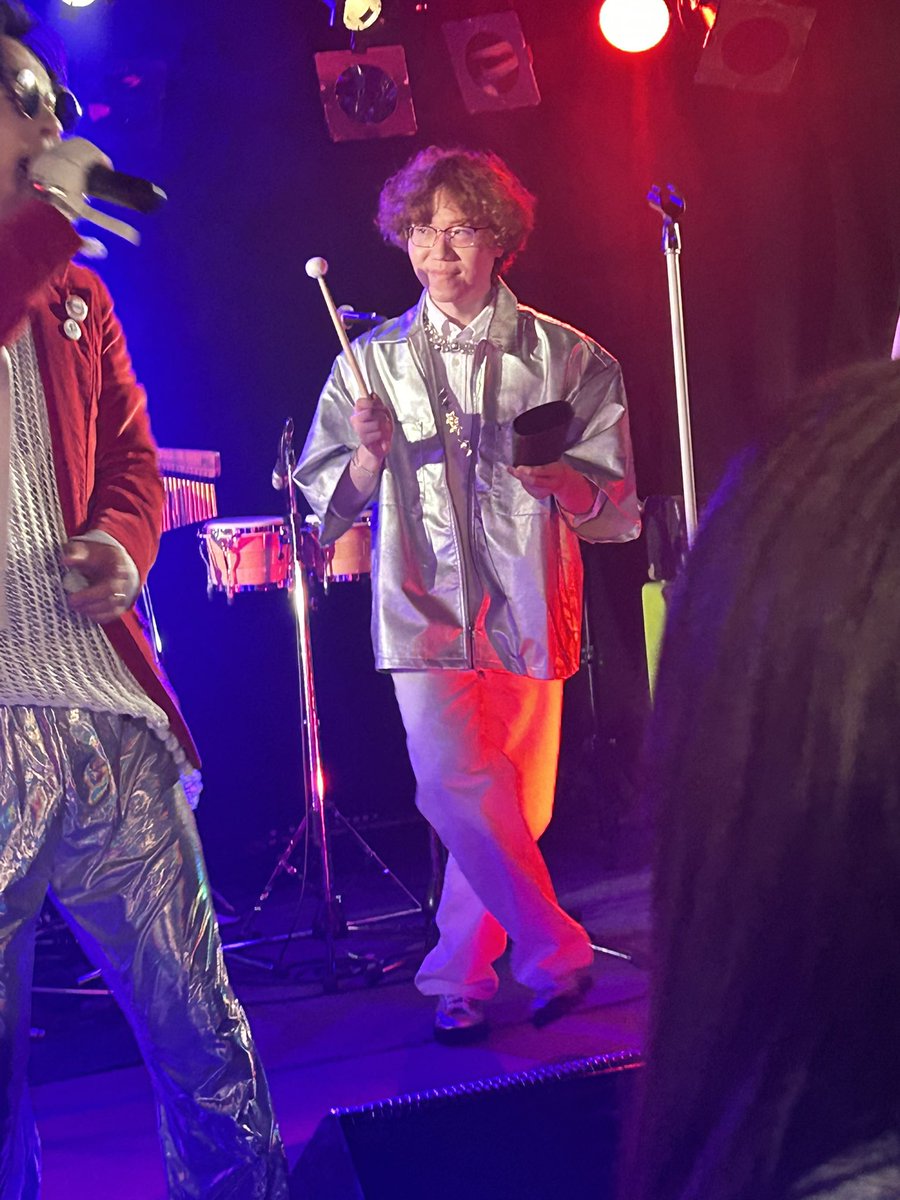 FurutaMichihiro's tweet photo. The Revol.sのツヨシさんは、去年のワンマンの直前に公開レコーディングやってくださった方で。
Perc.じゅんぺーくんは、その時にドラムを叩いてくれた方なのです。本当にありがとう！

定位置を動いて叩いてたの本当にハッピーで楽しかった！✨ https://t.co/TzE4J5ea0T