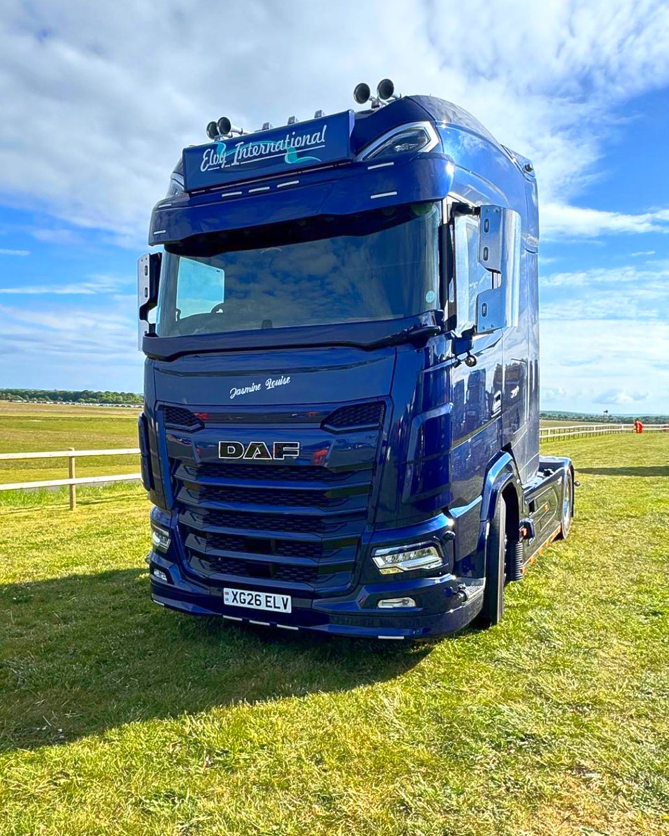 DAFTrucksUK's tweet photo. Meet the quietly understated DAF XG+ of Elvy International Marine & Heavy Haulage Ltd - 'Jasmine Louise'. ๐ต
#Trucks #XGPlus #DAFTrucks https://t.co/teP5AbuWn4
