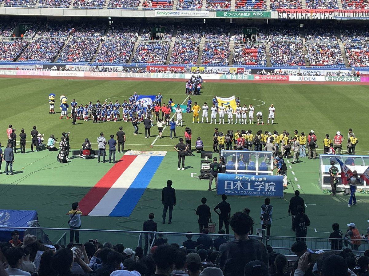 state20's tweet photo. 未来ちゃんvipからの景色だよ⚽️ https://t.co/JYdc6sOCHE