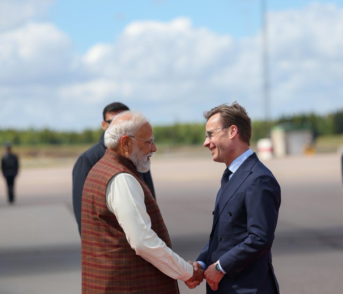 Narendra Modi tweet media