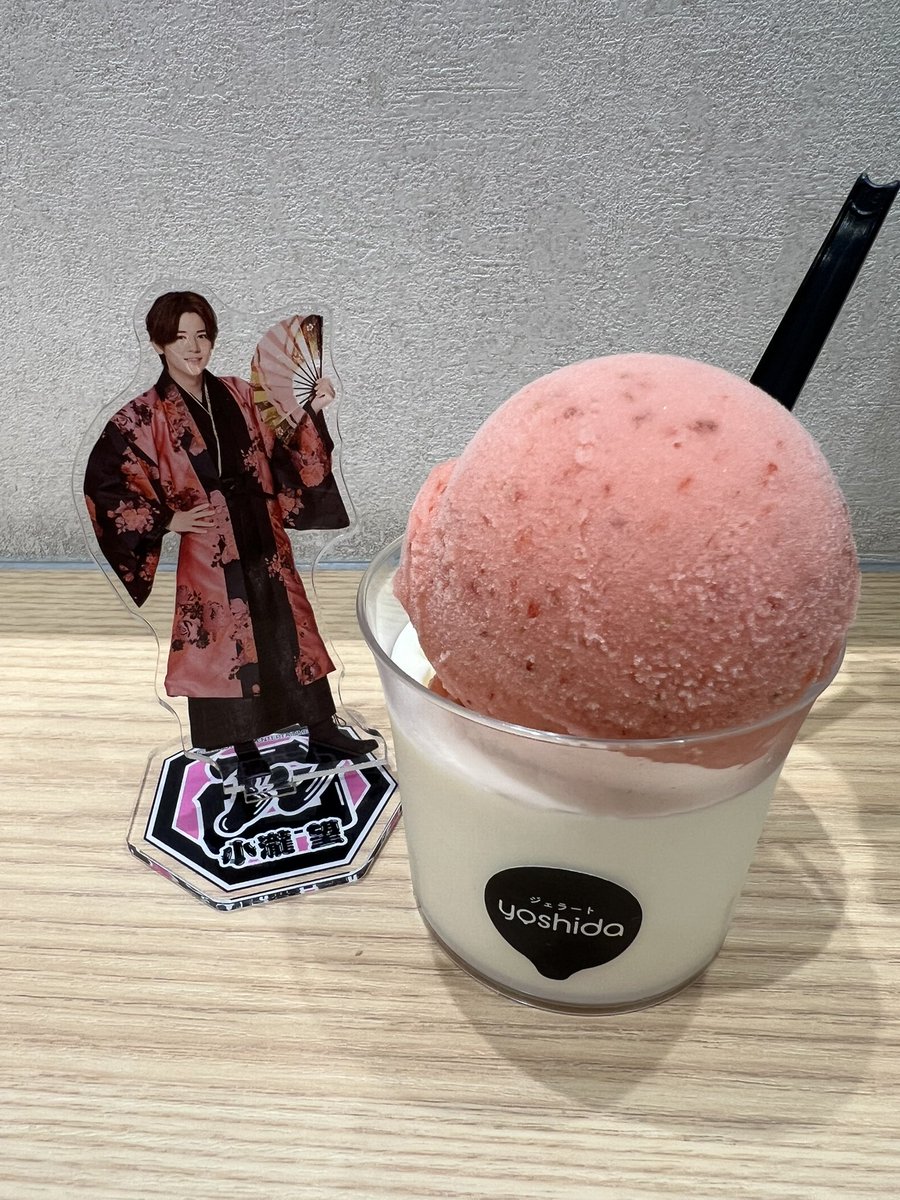 ticayou's tweet photo. 新潟も楽しかったー！
小瀧さん髪伸びたなー
新潟銀テ振りまくっててバス並びの人や隣の席の人に聞いても捌けず、新幹線のお隣の席の方が欲しいですー！と言ってくれてお渡し出来てよかった☺️🩷
単番でも遠征楽しくてだいすき🩷
そしてSAYURIさんお写真貸してくれてほんと神😭🙏

#唯一無二ツアー https://t.co/0acIOjv8Mv