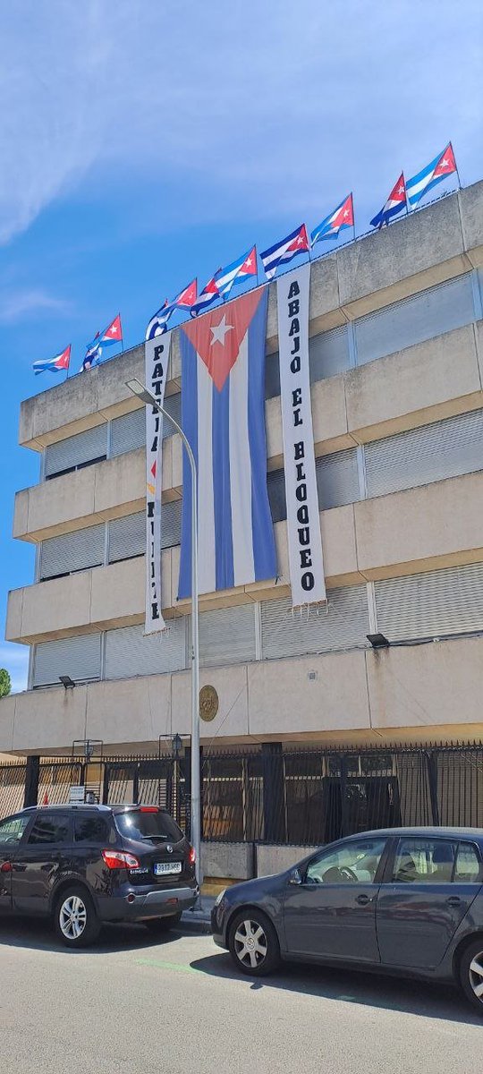 PCPE_Madrid's tweet photo. Hoy en la embajada de Cuba. El PCPE con la revolución cubana
#PCPE #JCPE https://t.co/a7LQyklBs4