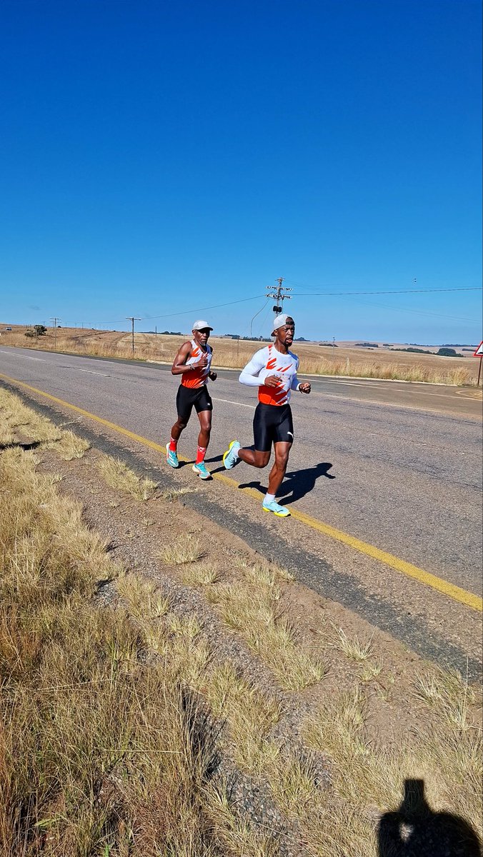 Walter_Lethu's tweet photo. Sunday Tempo Run with the Boys π€ππ½ππ½. Boys are ready for the BIGC ππ½ππ½ CM2026. @skhindigangcoaching
#runningwithtumisole
#skhindigangcoaching
#funkypantssa
#homeofrunning
EastRandBoysVibes https://t.co/nWxH0N93f1
