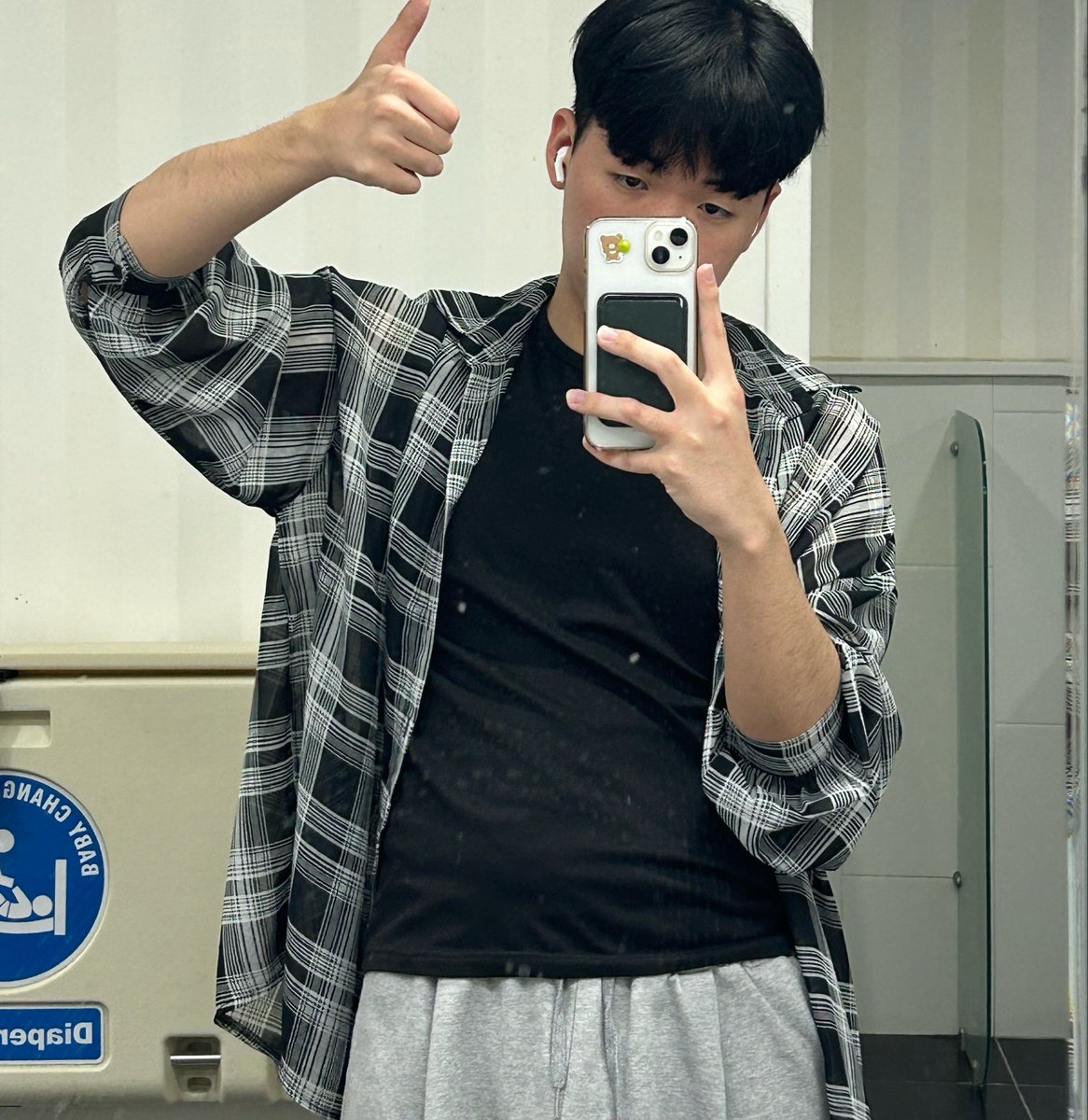 현 tweet media