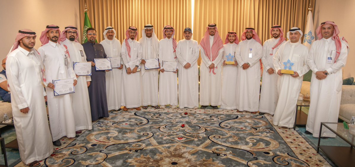 makkah_hc's tweet photo. #يحدث_الآن | 🎓 

بحضور الرئيس التنفيذي
الدكتور/ حاتم بن أحمد العُمري

يحتفي #تجمع_مكة_المكرمة_الصحي بتخريج الدفعة الأولى من برنامج الترميز الطبي المكثف كأول برنامج مهني متخصص على مستوى التجمع في خطوة استراتيجية تسهم في بناء كوادر وطنية متخصصة تدعم جودة البيانات الصحية وتعزز دقة التوثيق الإكلينيكي والترميز الطبي وتحسين دورة الإيرادات وتقليل المرفوضات وتحقيق الاستدامة المالية 

#لتبقى_مكة_بصحة