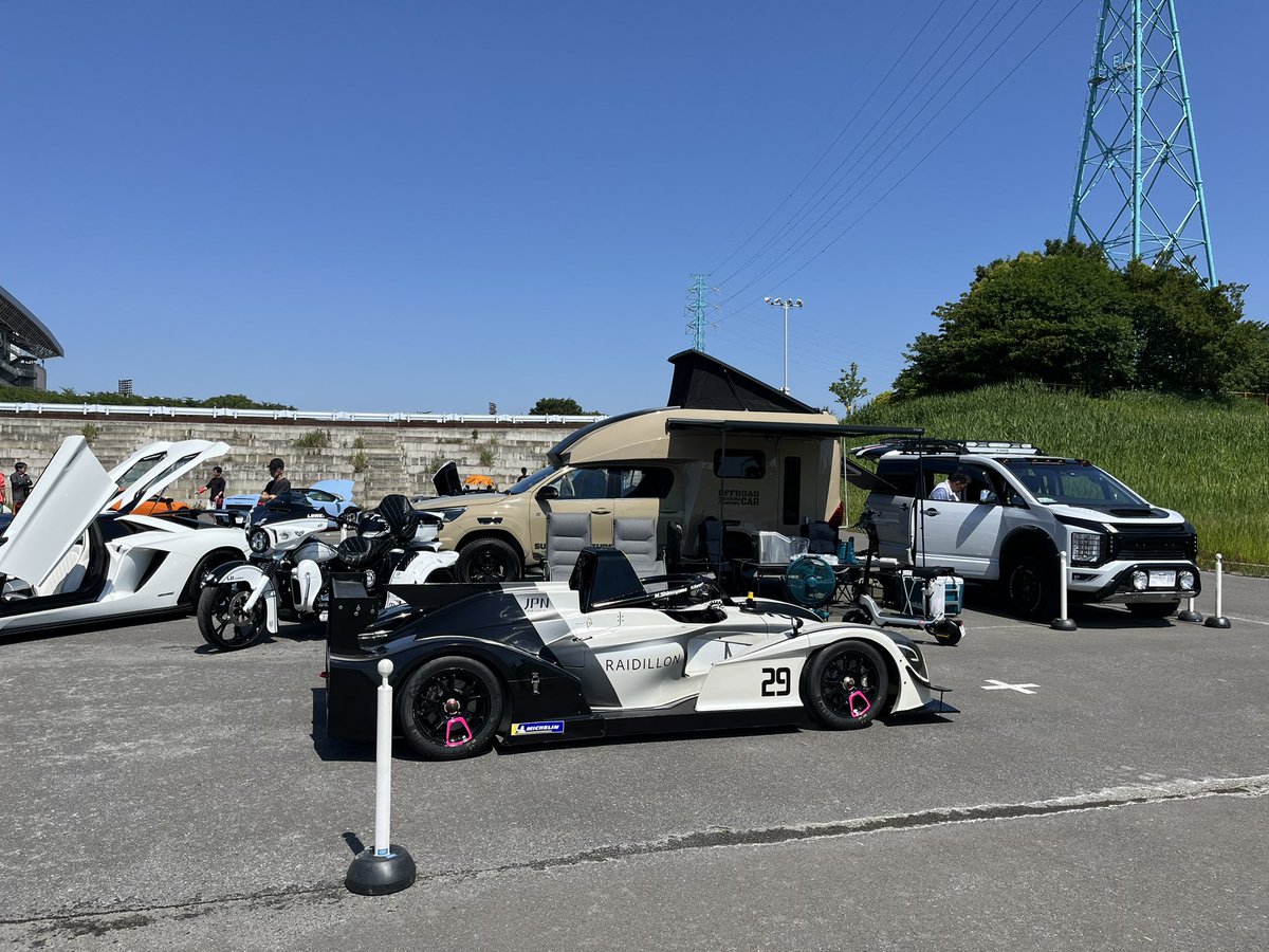 sc82RYO's tweet photo. 今日は、埼玉スタジアム駐車場でイベントに行ってきた！
やばい顔、腕焼け過ぎて痛い😓
楽しかったからOK🙆‍♀️
#スーパーカー
#輸入車
#高級外車 https://t.co/7S0rSmO6AG