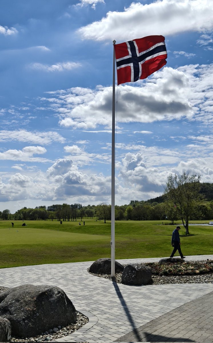 Paddock_View's tweet photo. Happy Constitution Day #Norway #Syttendemai #Grunnlovsdagen 

Beautiful golf here at #Sola #stavanger https://t.co/GyZjUuuc5S