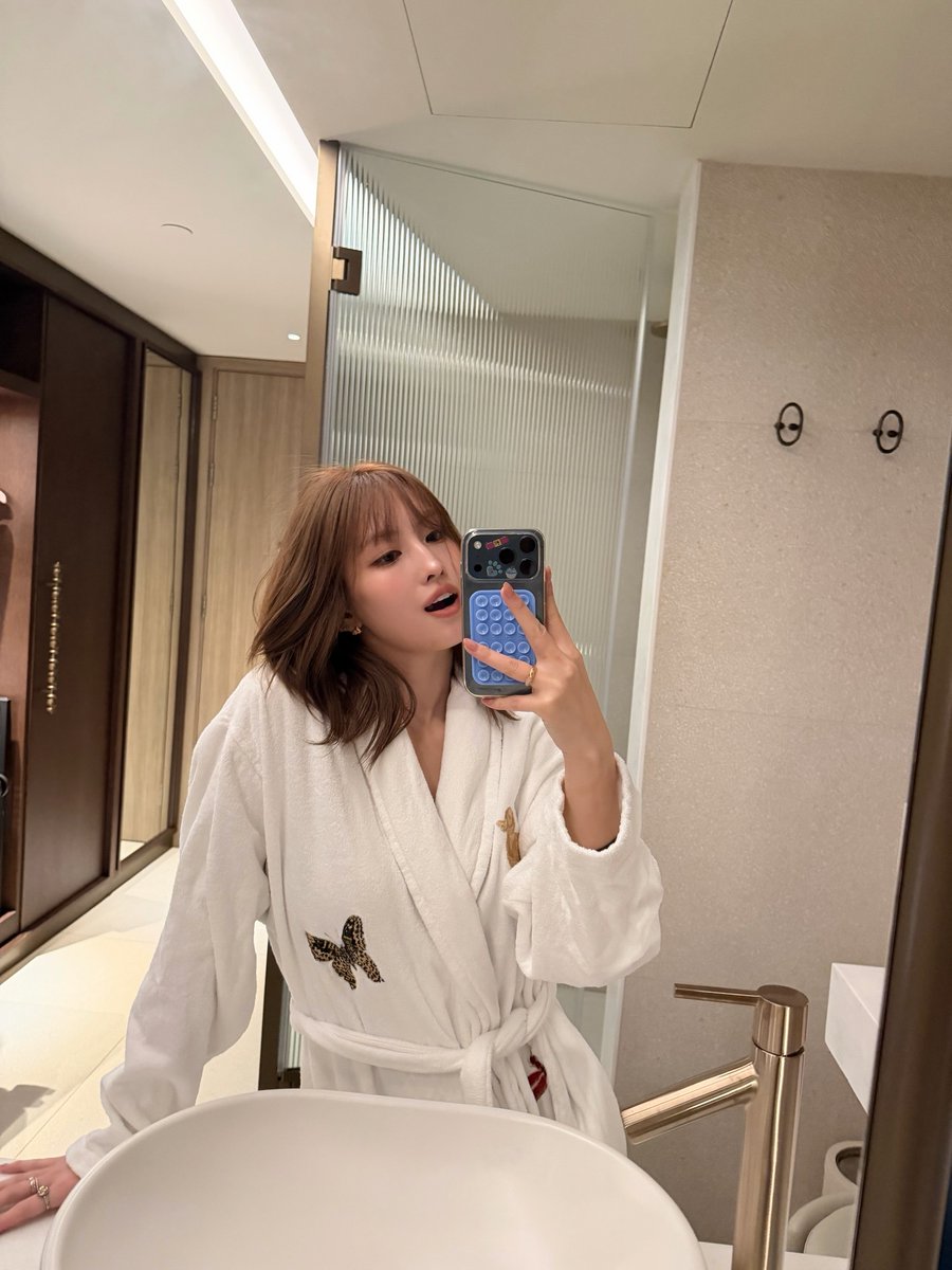 SubjectKpop's tweet photo. Momo's Instagram update

. -Lisbon -barcelona 🦋

#TWICE #트와이스 @JYPETWICE https://t.co/agx4bHnUI1