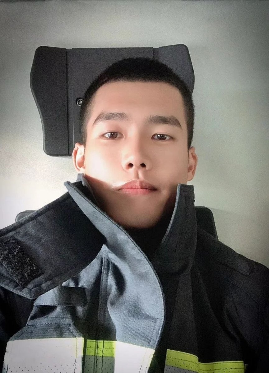 打桩消防员小明 tweet media