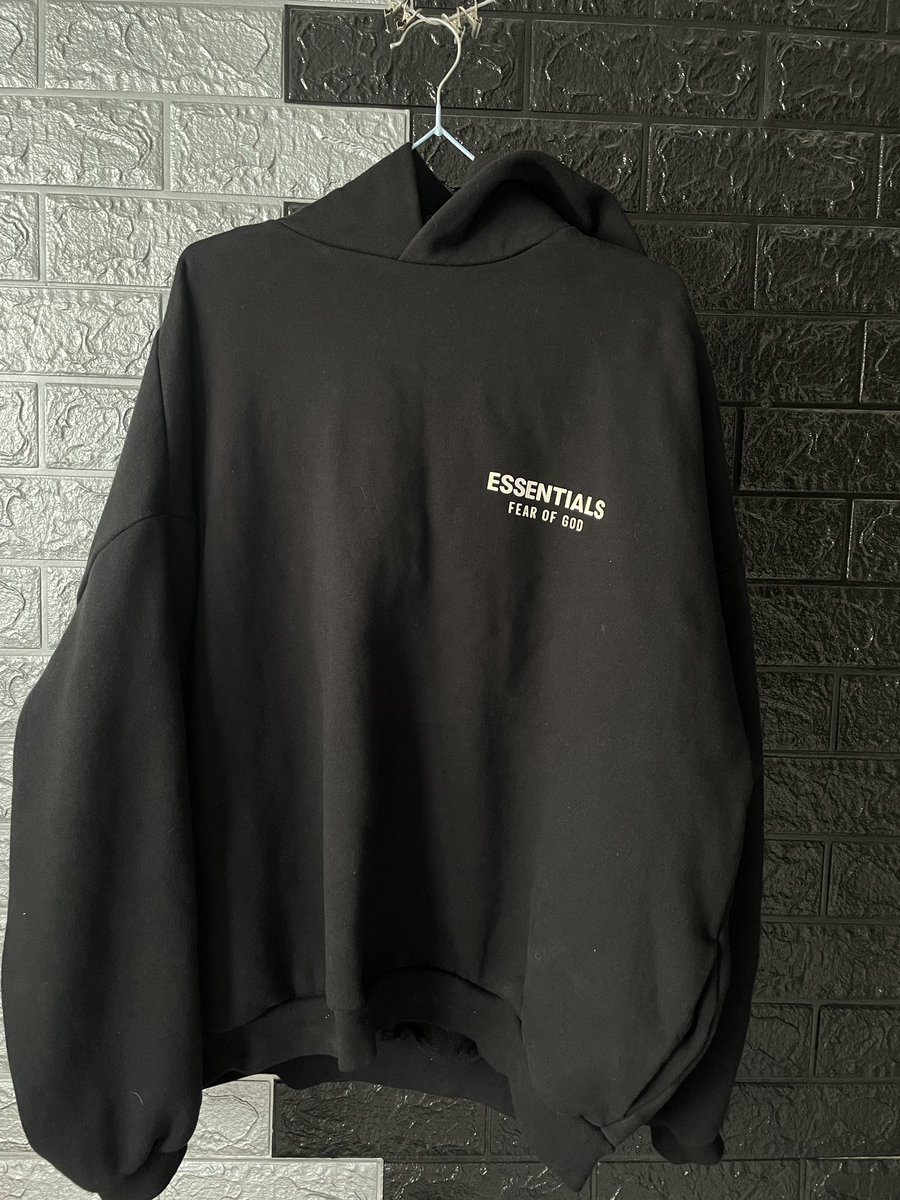 xebisxeb's tweet photo. Essentials Size M kub https://t.co/CHeYZIIexw