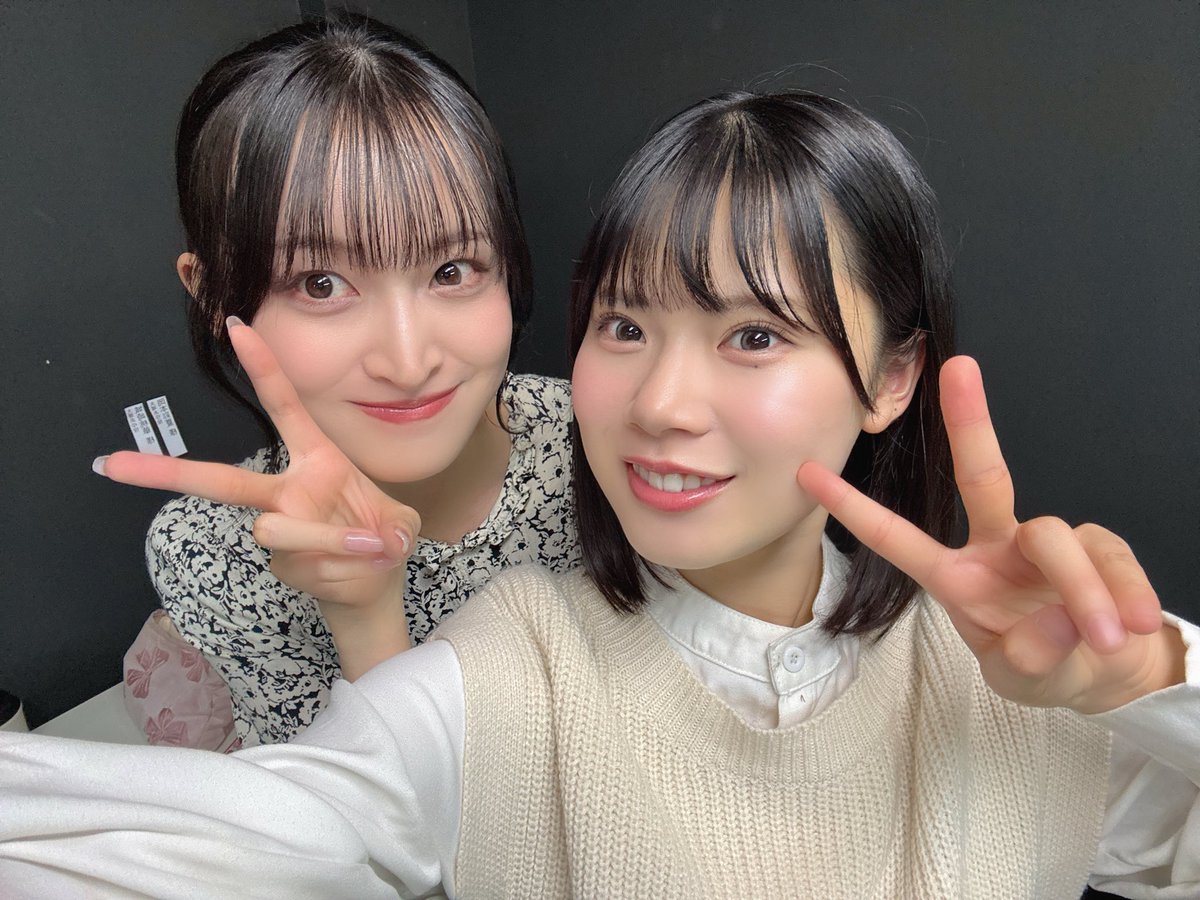 hotaru_tkns's tweet photo. #朗読劇結びの言葉

月乃役/三葉海緒ちゃん
泉優里役/大澤萌々ちゃん
優木麻里子役/北瀬永莉ちゃん
大葉あゆ役/岡本彩夏ちゃん

とお写真撮って頂きました📸♡ https://t.co/XaTyHVmFPo