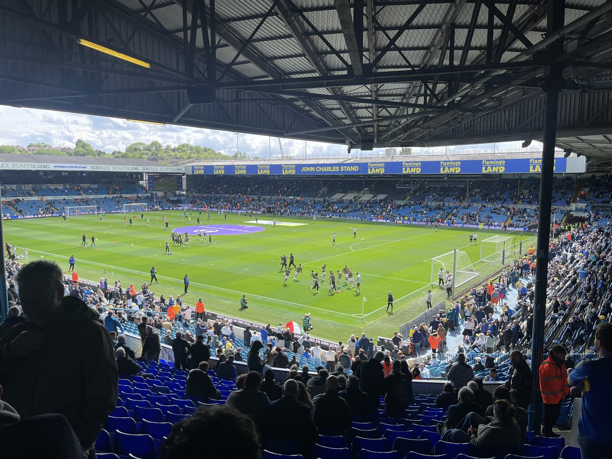 DavidBell1982's tweet photo. For the last time in 25/26, it’s been a great season, thankyou @LUFC 💛🤍💙 #lufc https://t.co/NQvrxMGFoO