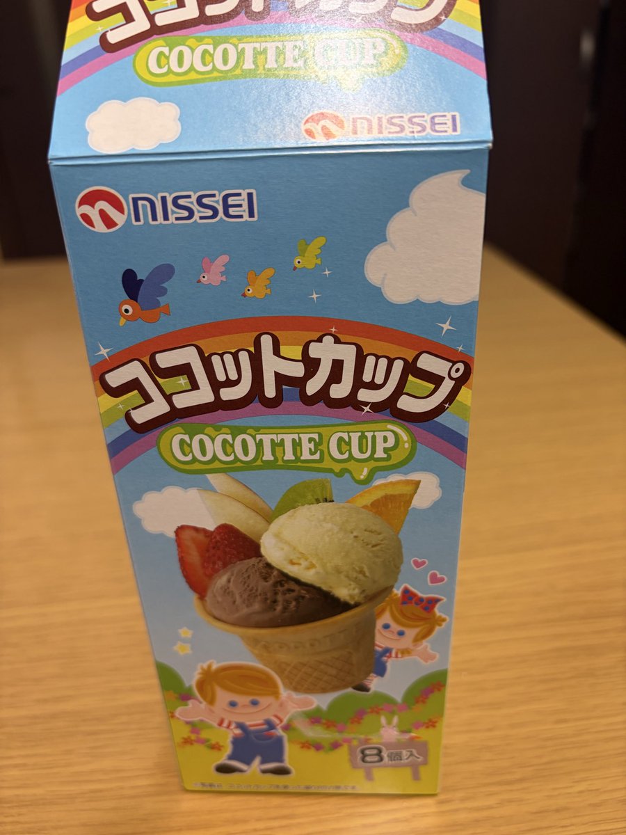 Poeratta's tweet photo. おつとめ品になっていたココットカップを使って自家製スイーツ。のっけているのはスーパーカップバニラ、爽コーヒーフロート、アイスの実苺、フルーツにビスケット、ビスケットにコーヒーフロートがあうけど、フルーツにバニラの方がいいね
#スイーツ
#ココットカップ
#スーパーカップ
#爽
#アイスの実 https://t.co/CdGjTwmukz