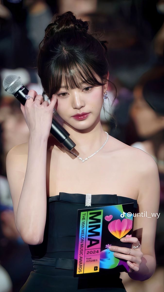 wornyoungs's tweet photo. @NoctisBlooms @PatronArea "Aduh terharu banget yaa, terimakasih yaa buat para patron dan beri tepuk tangan untuk kita semua. Ayo ngaku siapa yang udah ngabisin 1 pcs tisu?" 

Ucap sang puan sambil menyeka sudut matanya. https://t.co/qArK5X6mH1