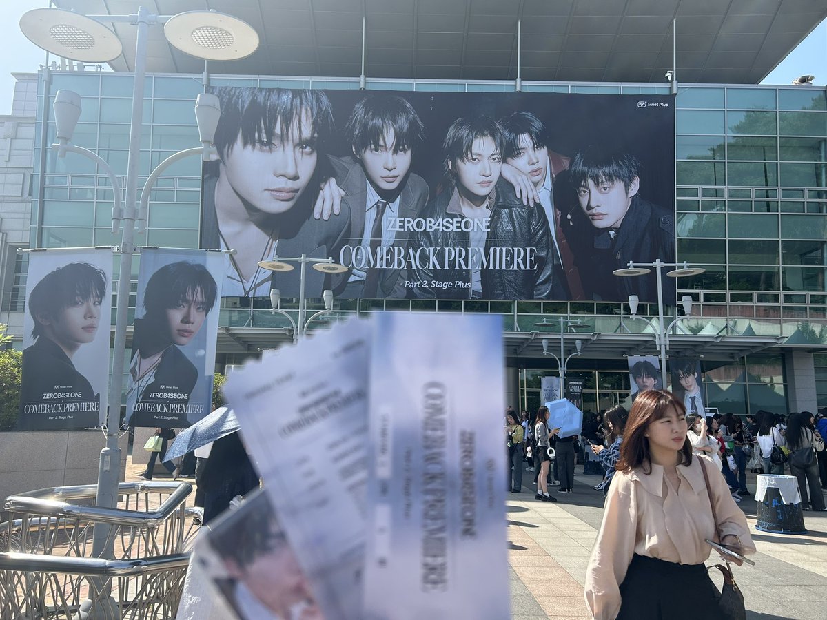 youngwon_0613's tweet photo. 너무너무 재밌었던 컴백 쇼케이스....
오늘을 잊지 못할 것이에요.....
애들 실물 ㄹㅇ 죽기 전에 한번은 봐야 되는 비주얼입니다
이번 앨범 대박 맞습니다 이거 됩니다🥹 https://t.co/6Sg3gEqdZf