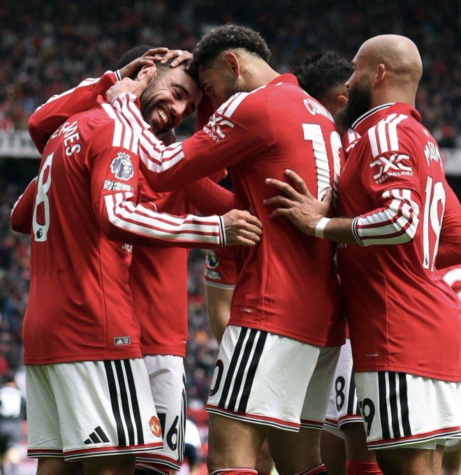 JustAFootyFan_'s tweet photo. Honestly how could anyone not think Bruno is the best player in the league? At least this season.

He's just equalled the assist record. May I add as well, he did it in a side that scored 36 goals fewer than that in which De Bruyne got 20 in. 

He's captained us to a 3rd place finish, near single-handedly at times. He has the 2nd most goals and assists in the league and when it comes to chance creation, no-one comes close. He created 8! today. 

He is 68 clear of 2nd place in chances created, and 13 clear of 2nd place in big chances created. 

He did this while spending half the season not in his natural position and in a failing system.

Bruno Fernandes Premier League Player of the Season 🔜