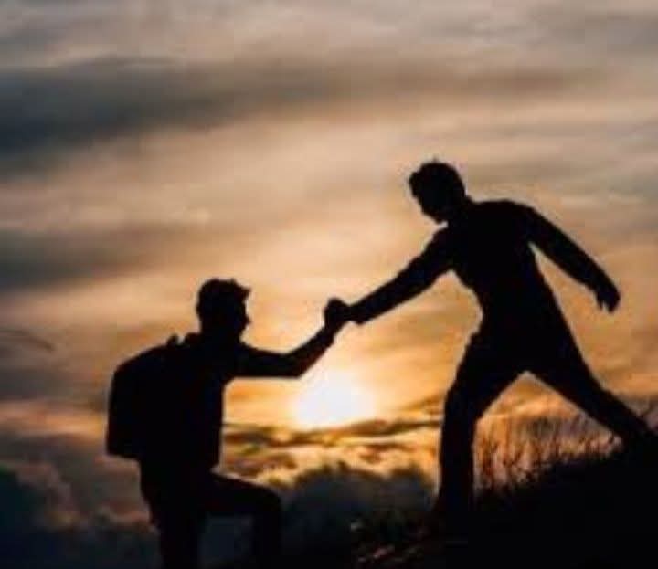 smr1497002's tweet photo. *صديقي*

أنا القلب الذي يتسع لانكسارك، فلا *يضيق بك مهما ثقلت همًّا
وأنا الروح التي تميل عليك بالحنان حين تضيق عليك الدنيا بذراعيها.

وأنا الكتف الثابت الذي تستند إليه إذا مال بك الحزن،* فلا *يهتز ولا يمل..

أنا هنا ظلًا لا يغيب عنك في العتمة، وصوتًا خافتًا يهمس في أذن روحك. https://t.co/zooUHfdzHF