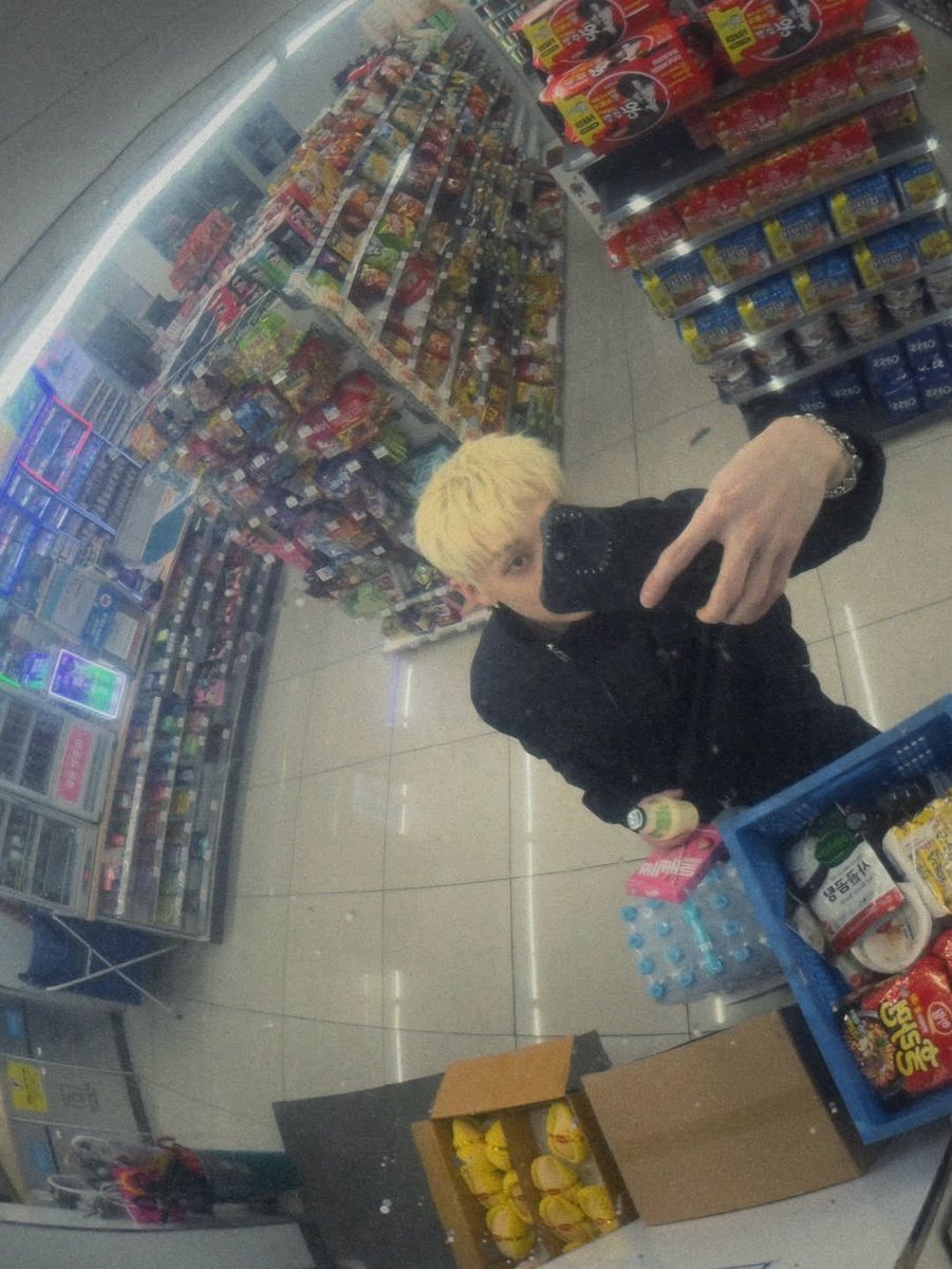 크리스 tweet media