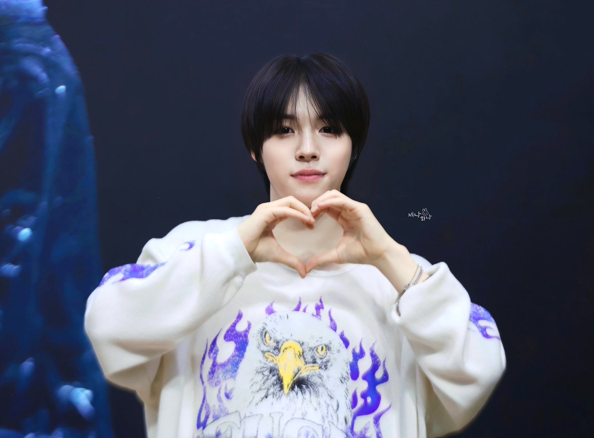 나나 tweet media