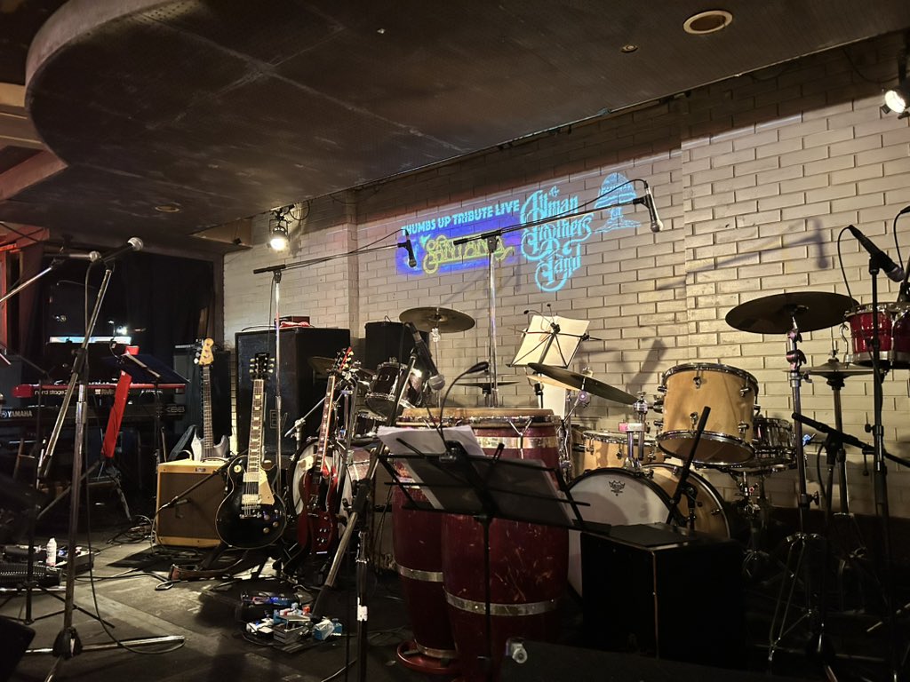 wild_cat22's tweet photo. 月一ライブ行くぞ計画
Tribute toSANTANA&amp;ALLMAN BROTHERS BAND@ 横浜サムズアップ
お目当てはドラムの佐藤強一
ツインドラム、豪華なパーカッション、そしてカッコいいツインギターなどなど、見どころ満載の楽しいセッションでした https://t.co/xAxdhfiVkS