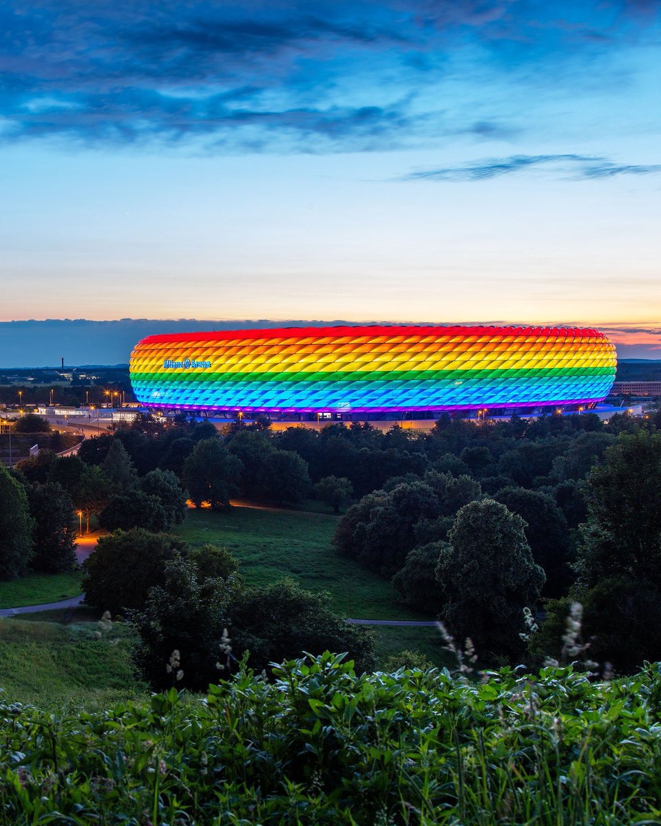 FCBayernUS's tweet photo. Today and every day – against homophobia and exclusion, for tolerance and diversity! 🏳️‍🌈

#IDAHOBIT https://t.co/UQQRxji16S