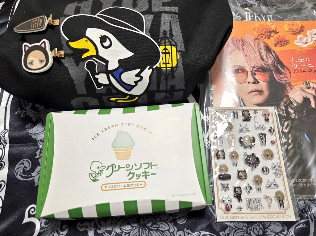 shallow_sleep_Z's tweet photo. 久しぶりの和歌山なので、LIVE前にラーメンに展示にグリーンソフトの生ソフトクリームを堪能♪
帰り際にグリーンソフトの形のクッキーを発見！
可愛くてお土産にピッタリ♪
#HYDE
#JEKYLL
#なんて素敵な和歌山なんでしょう https://t.co/mTwkVK1KQy
