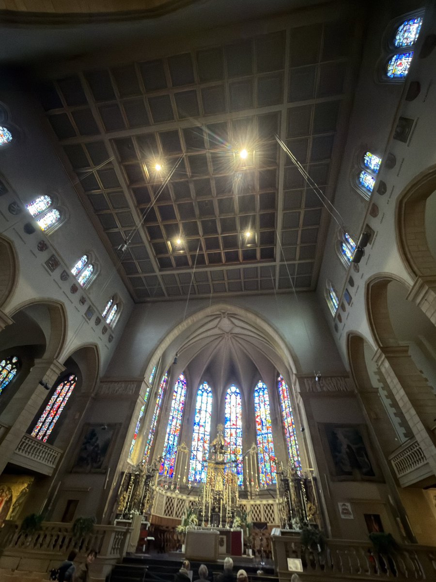 AprilQuennn's tweet photo. Münafık arkadaşlarımla 
Notre Dame Catedraline gittik😁🙆🏻‍♀️
Sanırım bu ikinci gelişim  Strassburg dakinden  sonra beni etkileyen ikinci katedral https://t.co/FugFUEEZvI