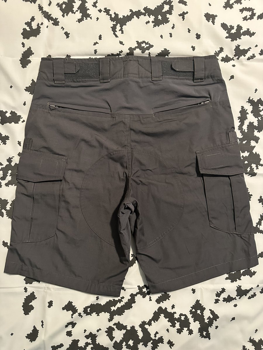 TripleATactical's tweet photo. Here's another solid color offering in Wolf Gray for all the gray men out there.
#grayman https://t.co/RiCi0vZb0z