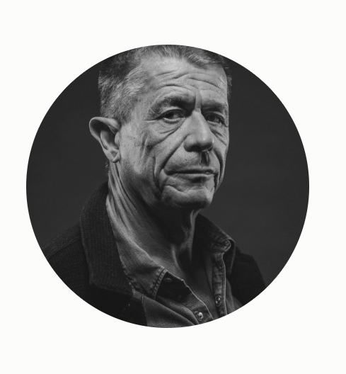 marcello_fig's tweet photo. Lo ha vuelto a hacer: #EmmanueleCarrèrre publica otro  gran libro, esta vez con su saga familiar como argumento y tronco principal. Vale la pena irse por sus ramas. Es un libro grave, profundo, enorme, lleno de capas para muchos tipos de lectores. https://t.co/6VQImFZT6J