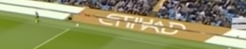 Douglasdovic's tweet photo. @maltafabio @vpaiva_btj no caso desse estádio são duas placas de publicidade. uma atrás e outra na frente https://t.co/KzJ5QIQDdM