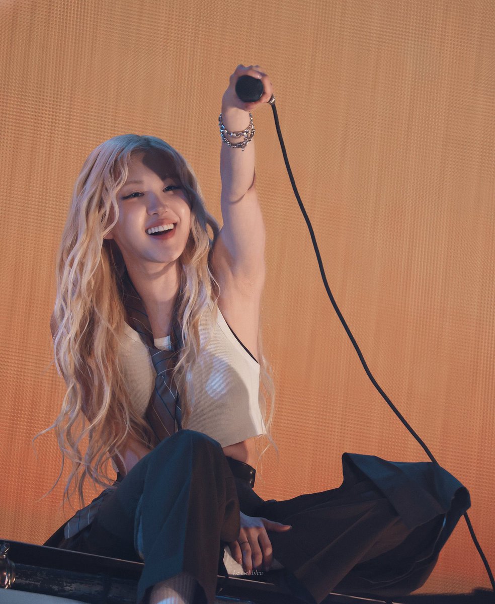 ROSÉ BRASIL tweet media