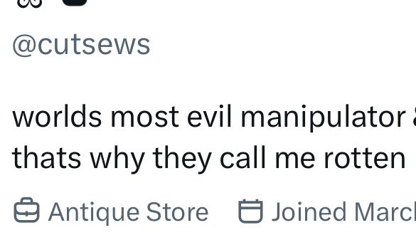 reina tweet media
