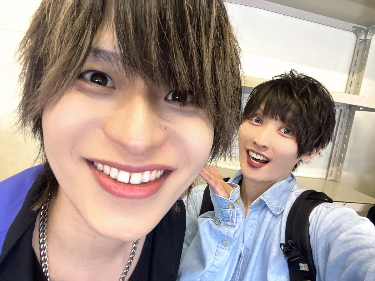 あすと tweet media