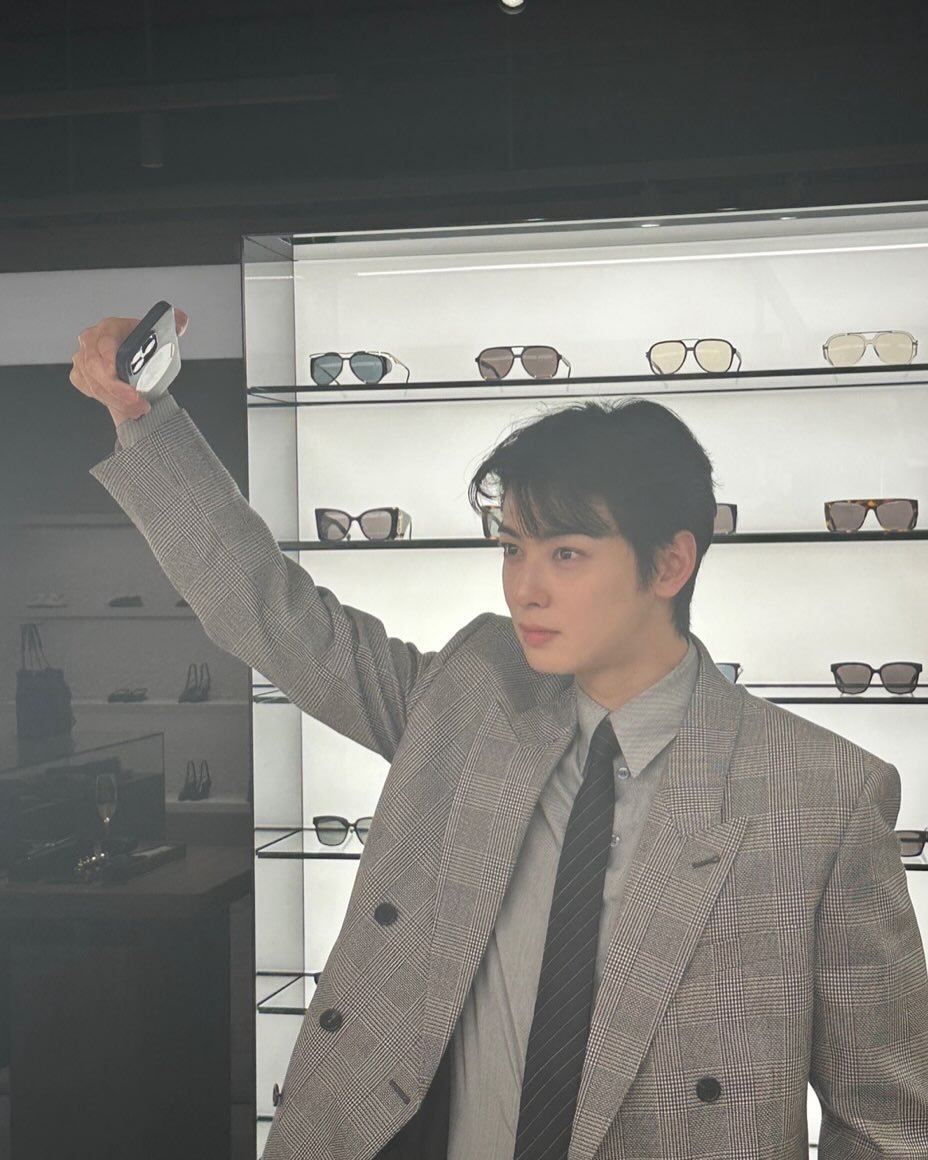EUNWOO tweet media