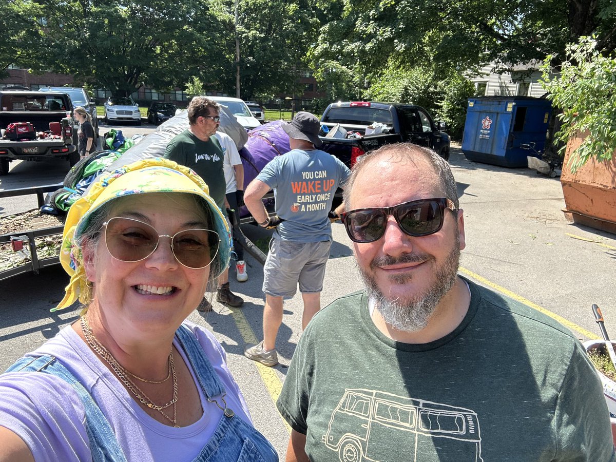 HighlandPROUD's tweet photo. Huge shout out to all those that came out to support Highland Middle campus clean-up. Northeast Christian Church volunteers, thank you for your service! https://t.co/qgXtIwC62d