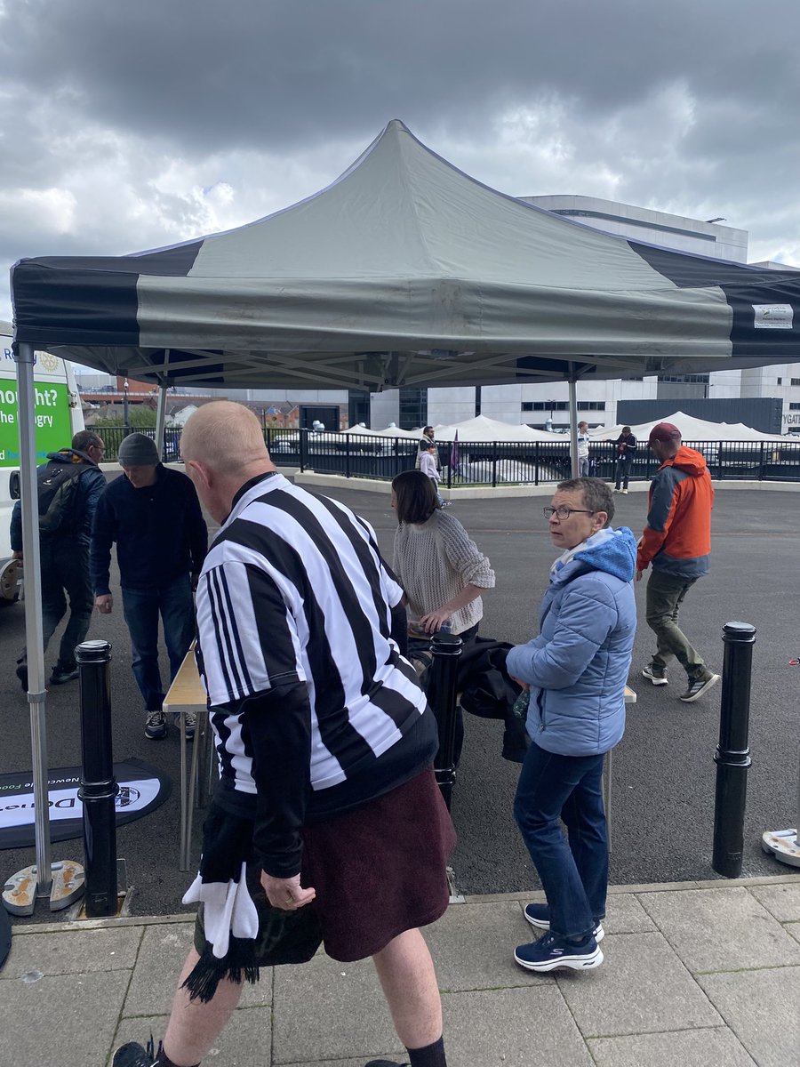 BillCorcoran5's tweet photo. @nufcfoodbank set up and running. Howay the Lads..! https://t.co/iqFdMr4TAR