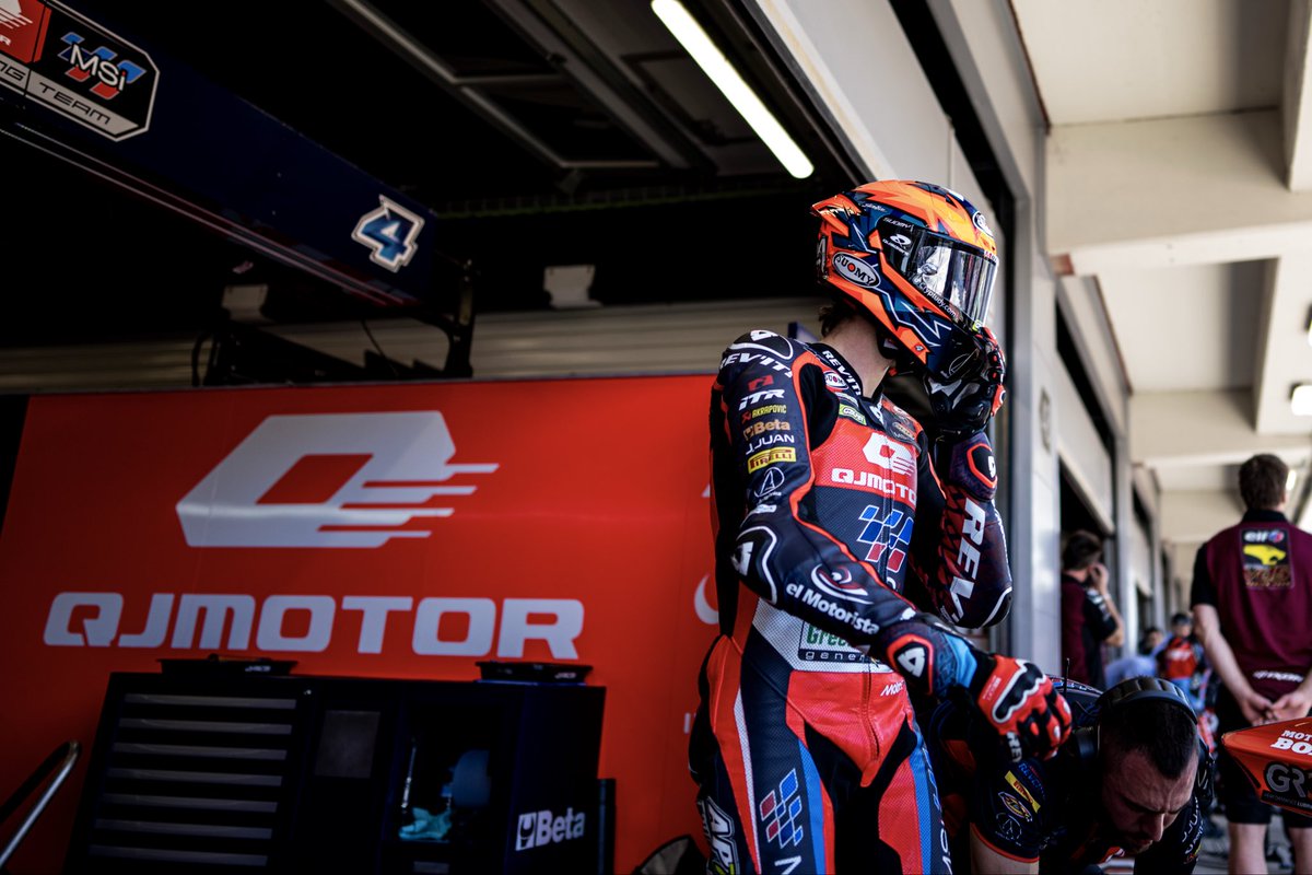 MSiRacingTeam's tweet photo. Ortolá y Hakim rozan el podio en Casa! #moto3 #hakimdanish #catalangp #racingforwardwithaeoncredit #msiracingteam https://t.co/8mrPaghiop