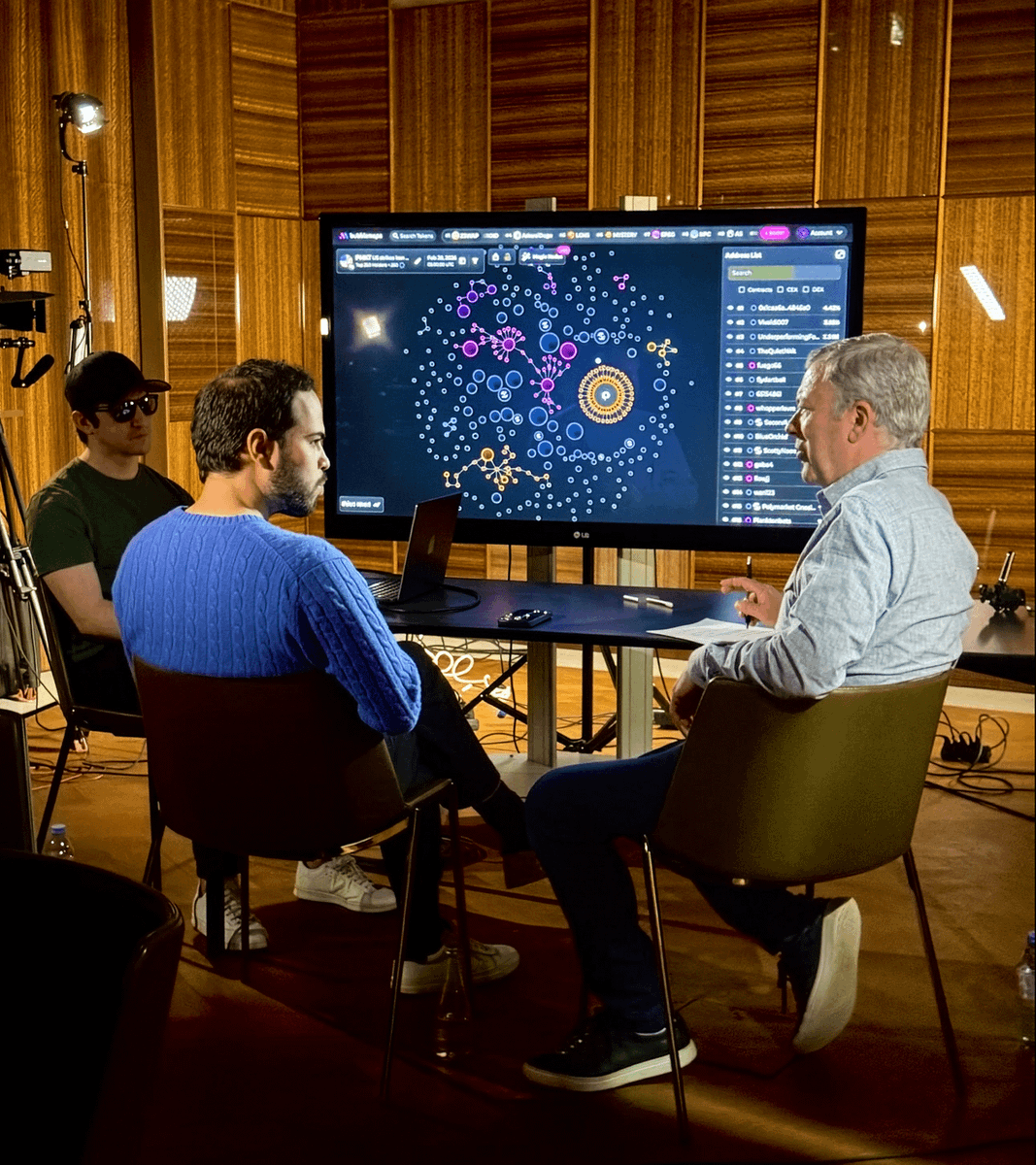bubblemaps's tweet photo. TONIGHT: This investigation goes far beyond crypto

National TV, 7pm ET https://t.co/9vVMugffEW
